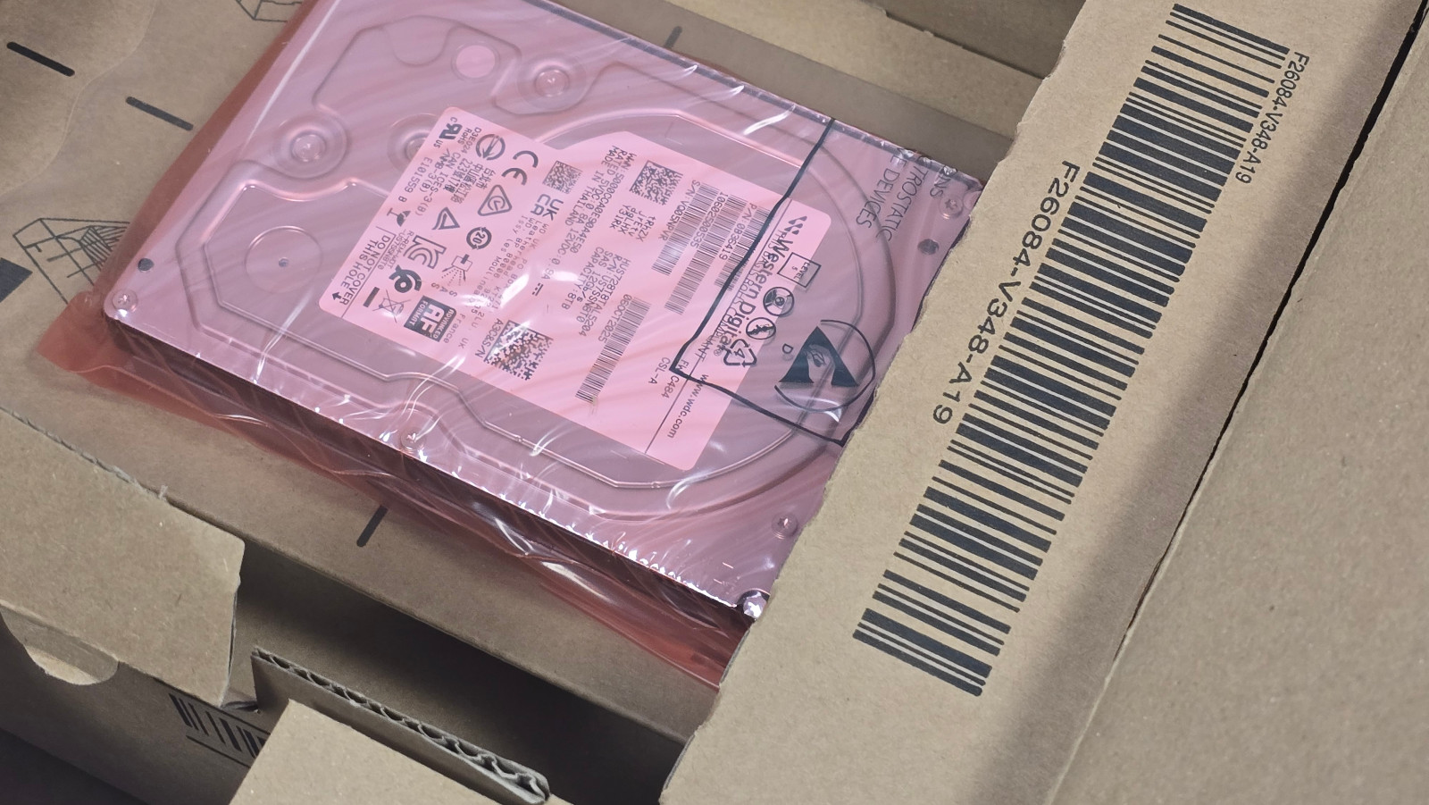 NEW Fsas Fujitsu 8TB 12G SAS LFF Hot Swap HUS728T8TAL5204 PY-CH8T7B9 Enterprise 3