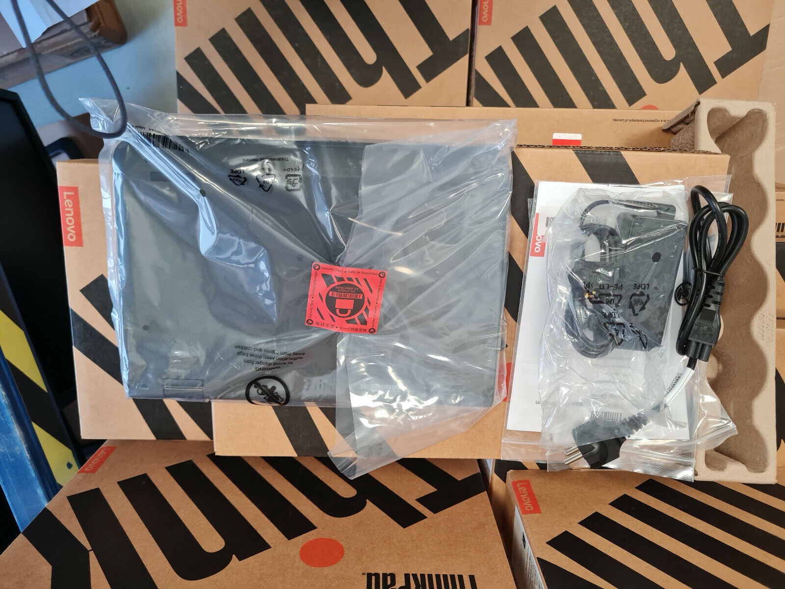 NEW Lenovo ThinkPad 11e Intel Core m3-7Y30 1.6GHz 4GB RAM 128GB SSD 11,6