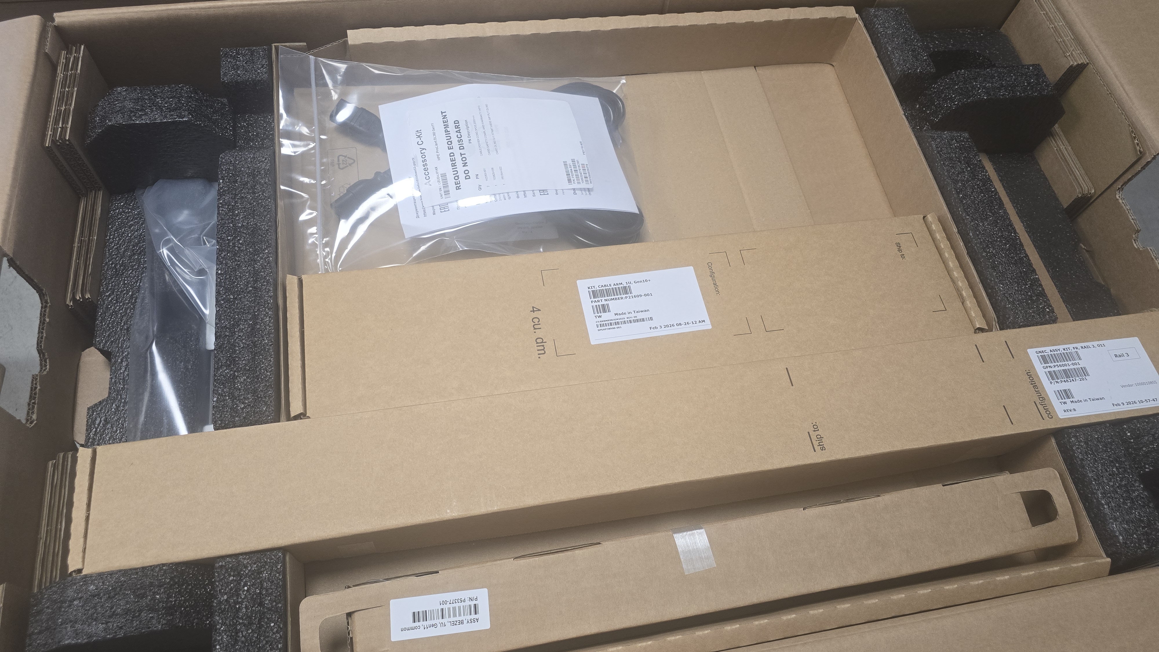 HP DL360 Gen11 Silver 4509Y 2.6GHz 64GB RAM 8SFF MR408i-o 2x 480GB SSD 2PSU 3Y W 2