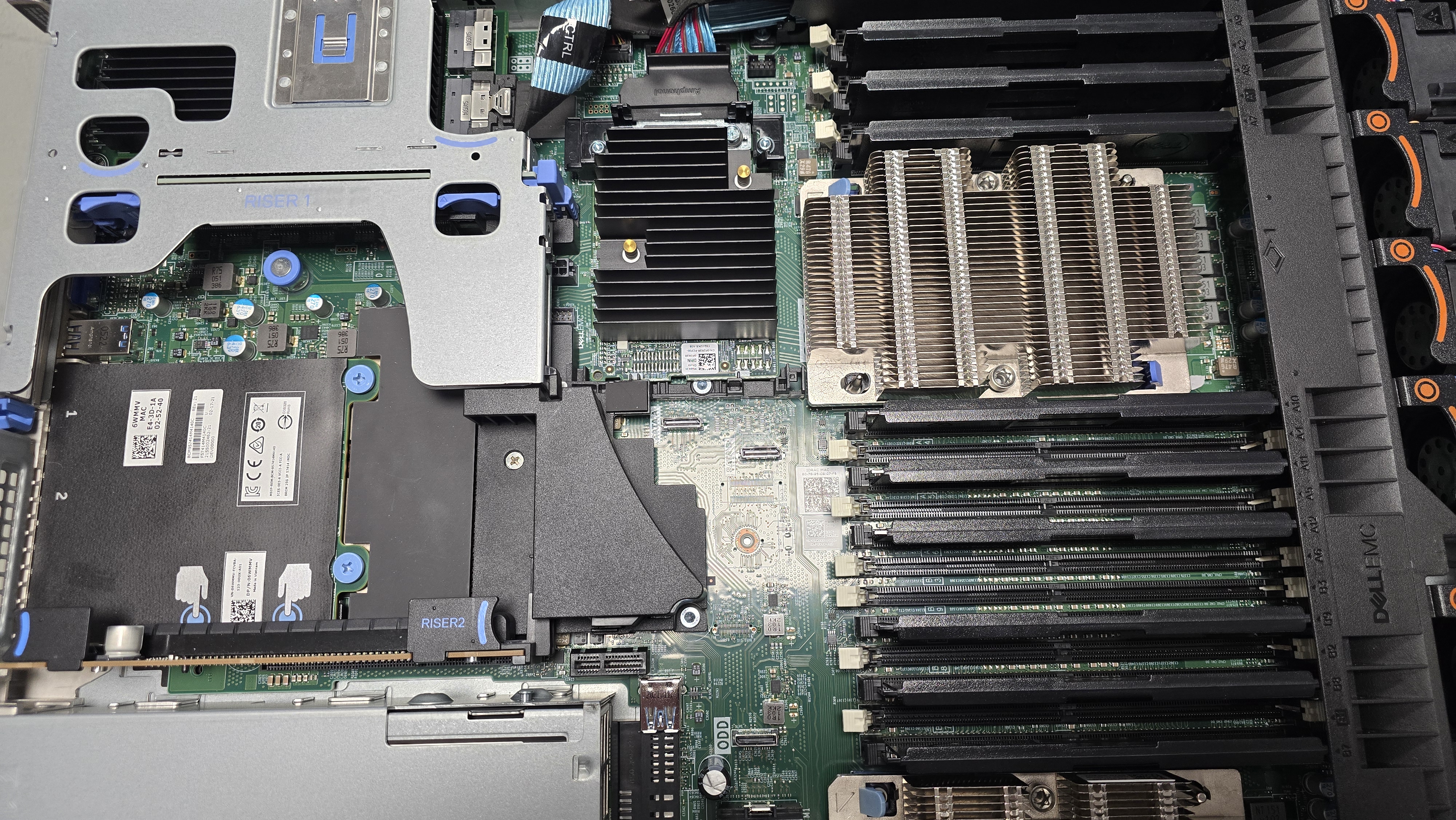 Dell PowerEdge R640 2x Silver 4110 8Core 2.1GHz 64GB 10SFF 8x NVMe U.2 H730 RAID 2