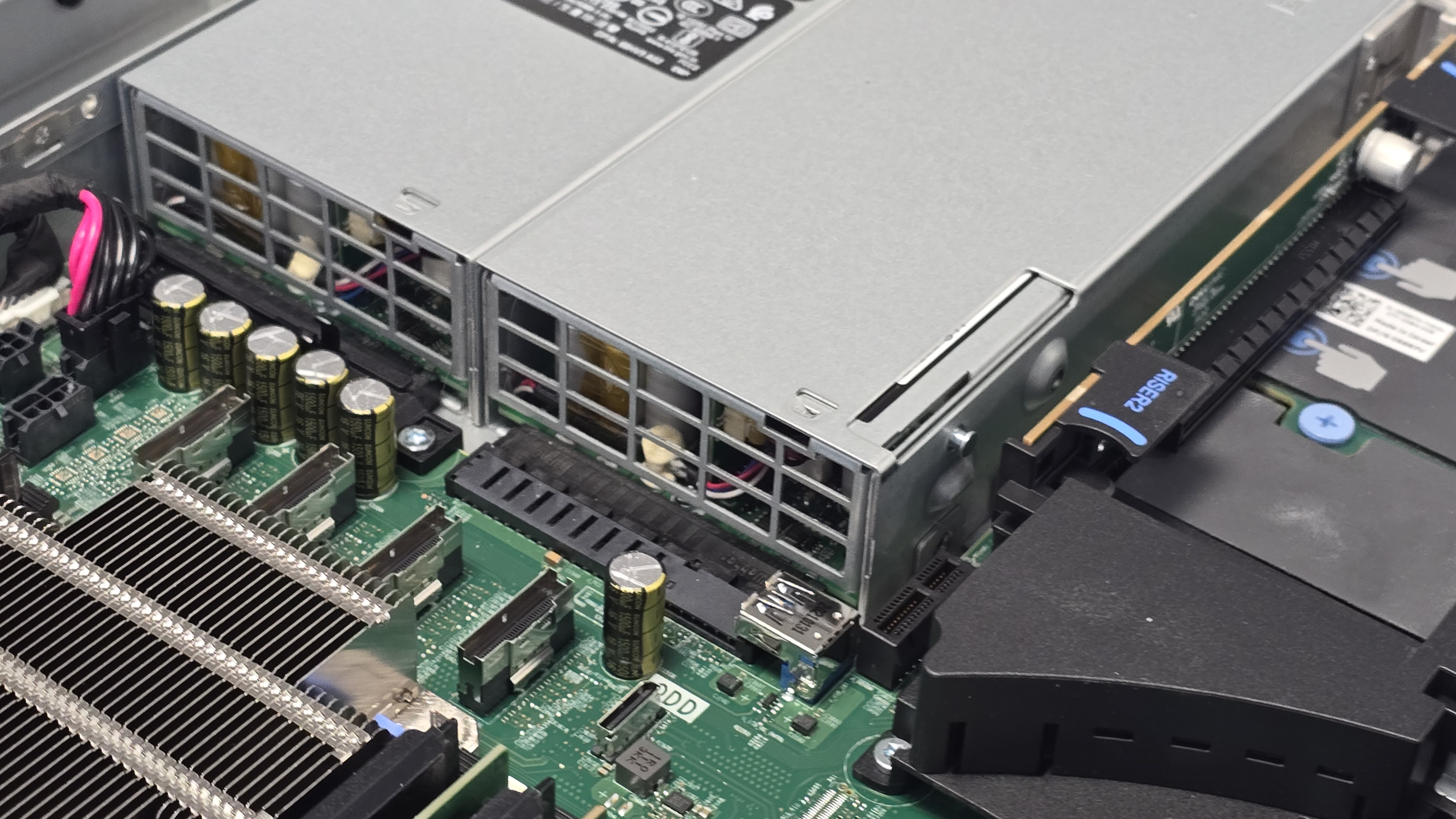 Dell PowerEdge R640 2x Gold 6226 12Core 2.7GHz 64GB 8SFF H730 RAID 2x 25GbE 2PSU 6
