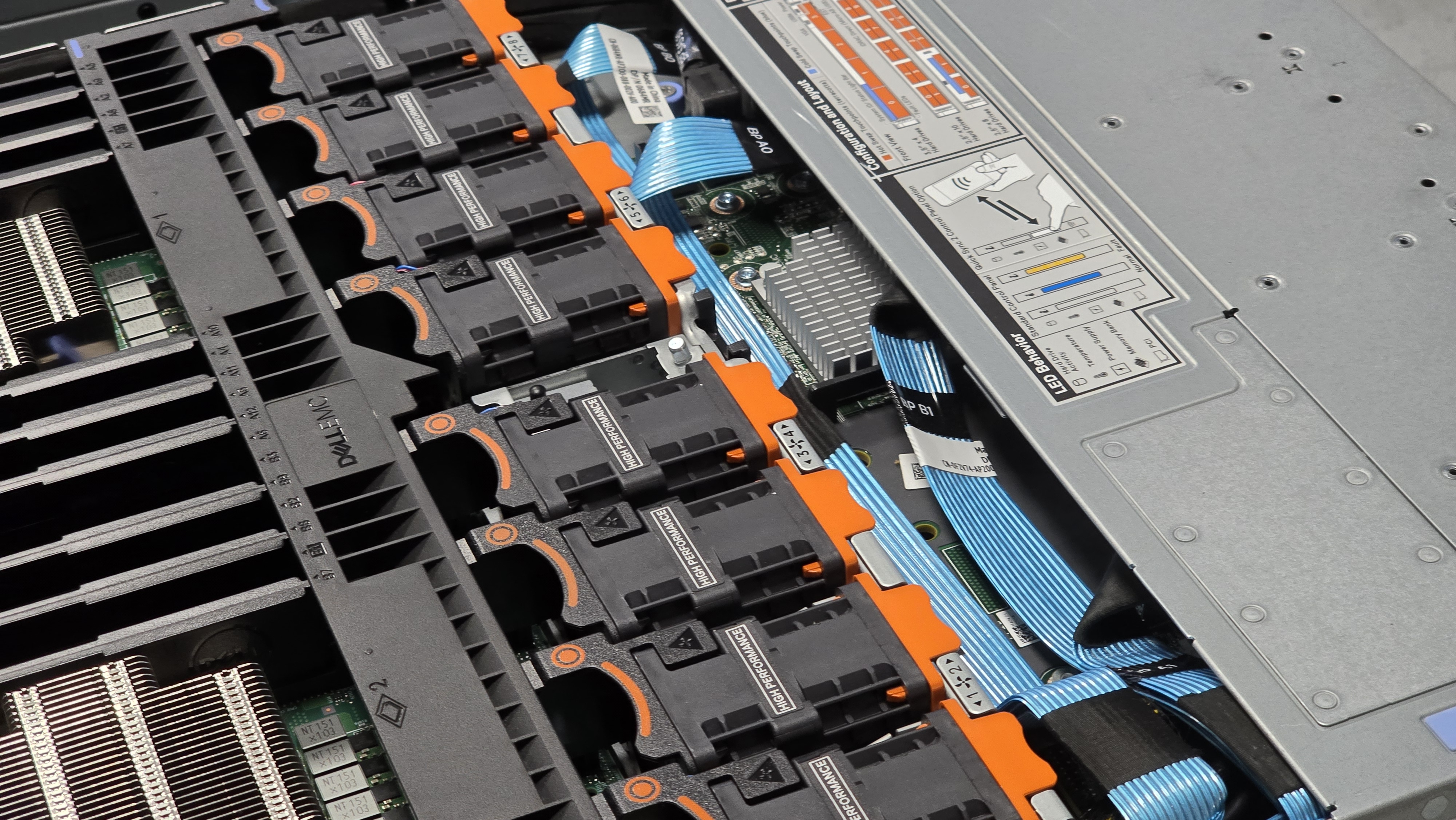 Dell PowerEdge R640 2x Silver 4110 8Core 2.1GHz 64GB 10SFF 8x NVMe U.2 H730 RAID 6