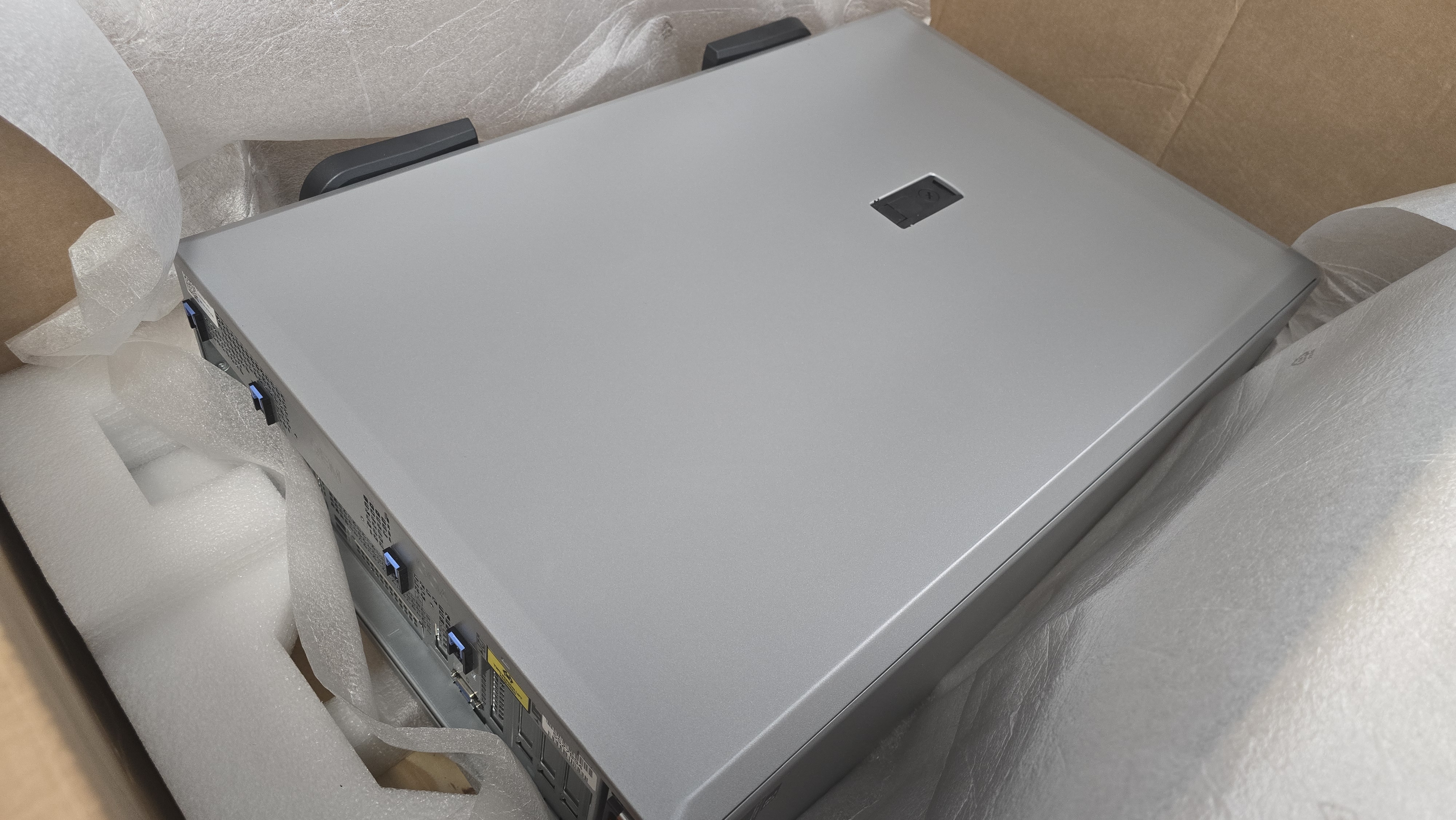 NEW DELL T560 Xeon 4514Y 16Core 2GHz 64GB RAM 8LFF HDD BAY H755 RAID 2PSU 3