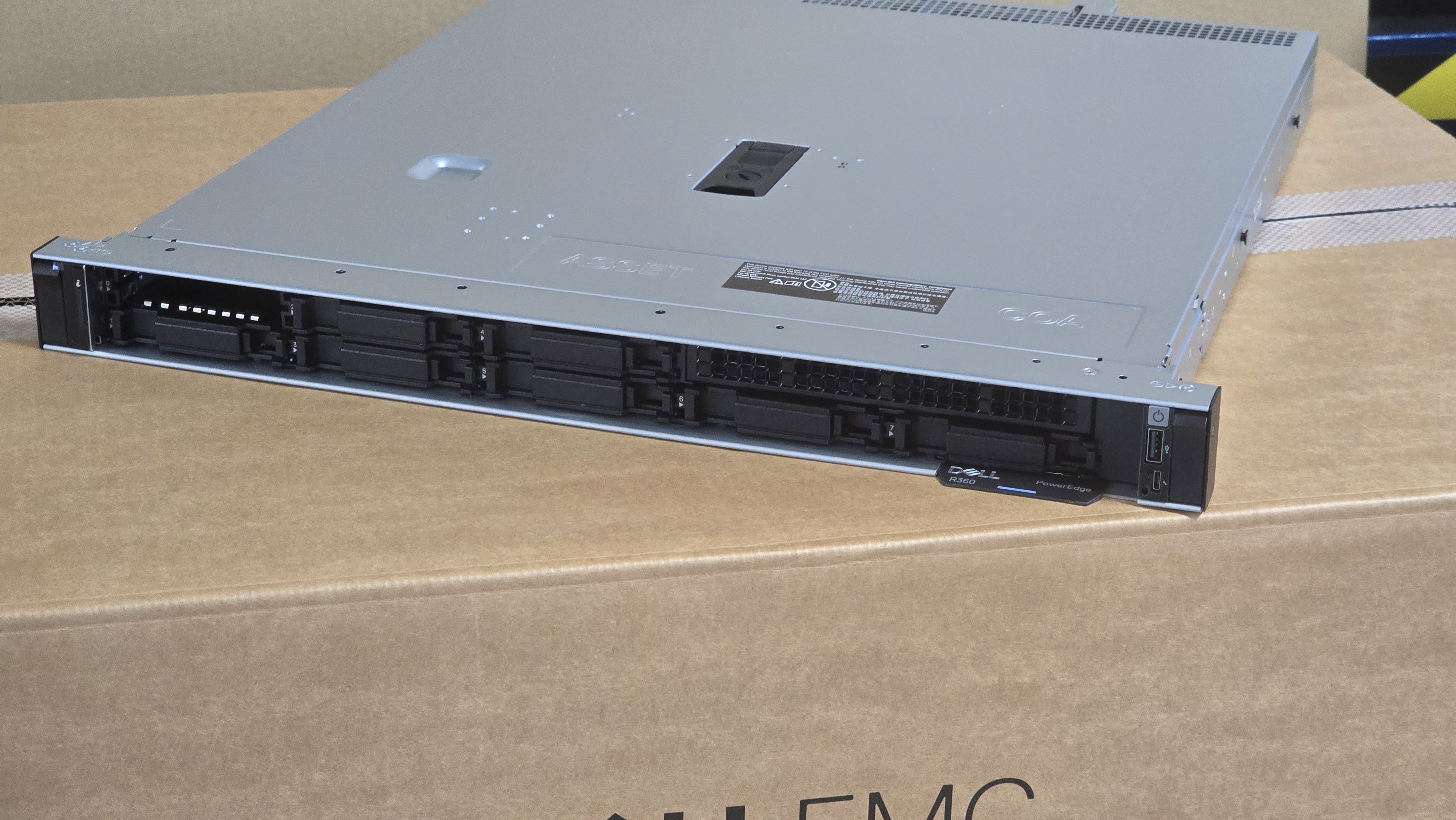 NEW DELL Poweredge R360 Xeon 6325P 3.5GHz 32GB RAM 8SFF 480GB SSD H355 RAID 3Y W 3