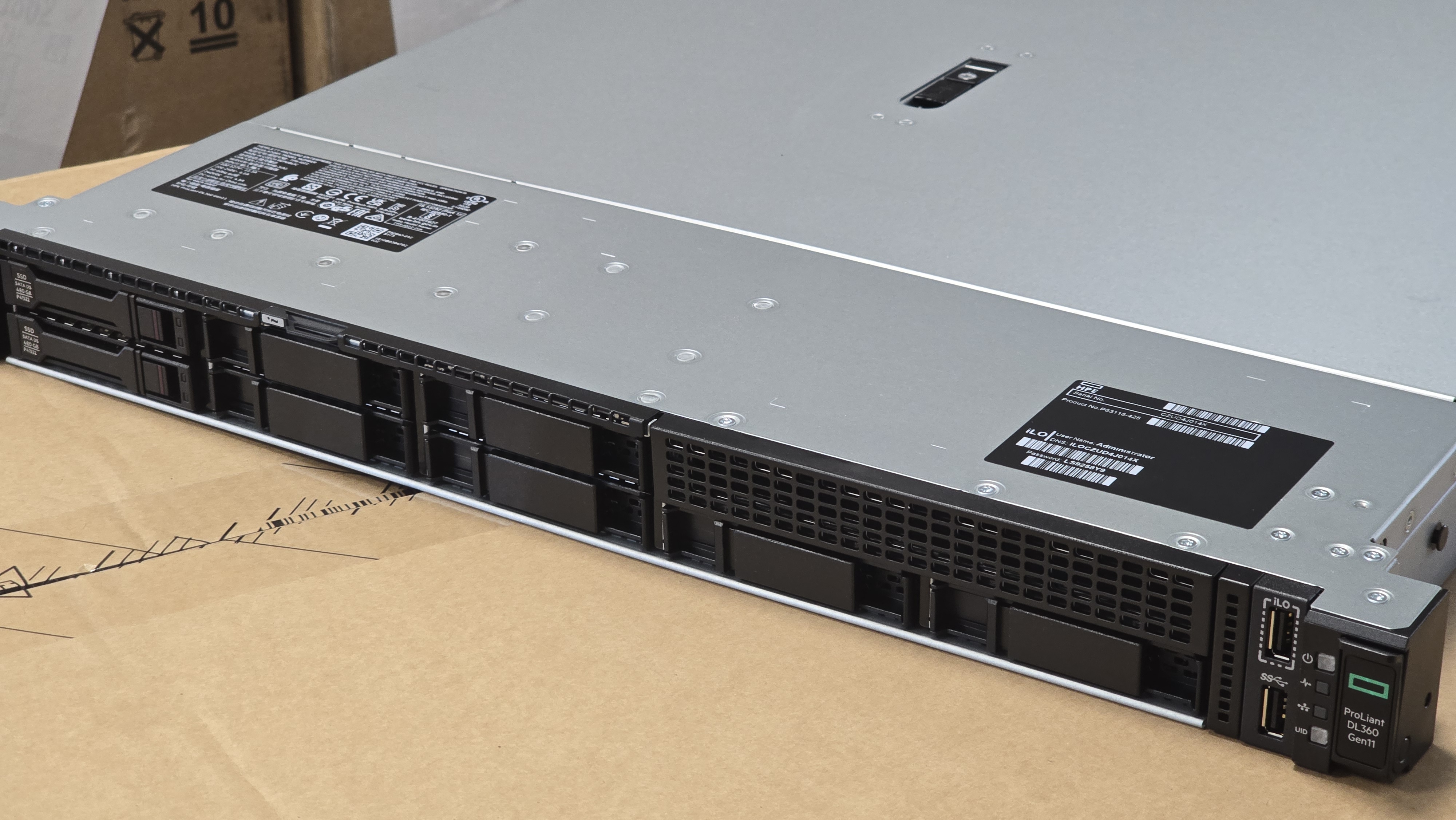 HP DL360 Gen11 Silver 4509Y 2.6GHz 64GB RAM 8SFF MR408i-o 2x 480GB SSD 2PSU 3Y W 3