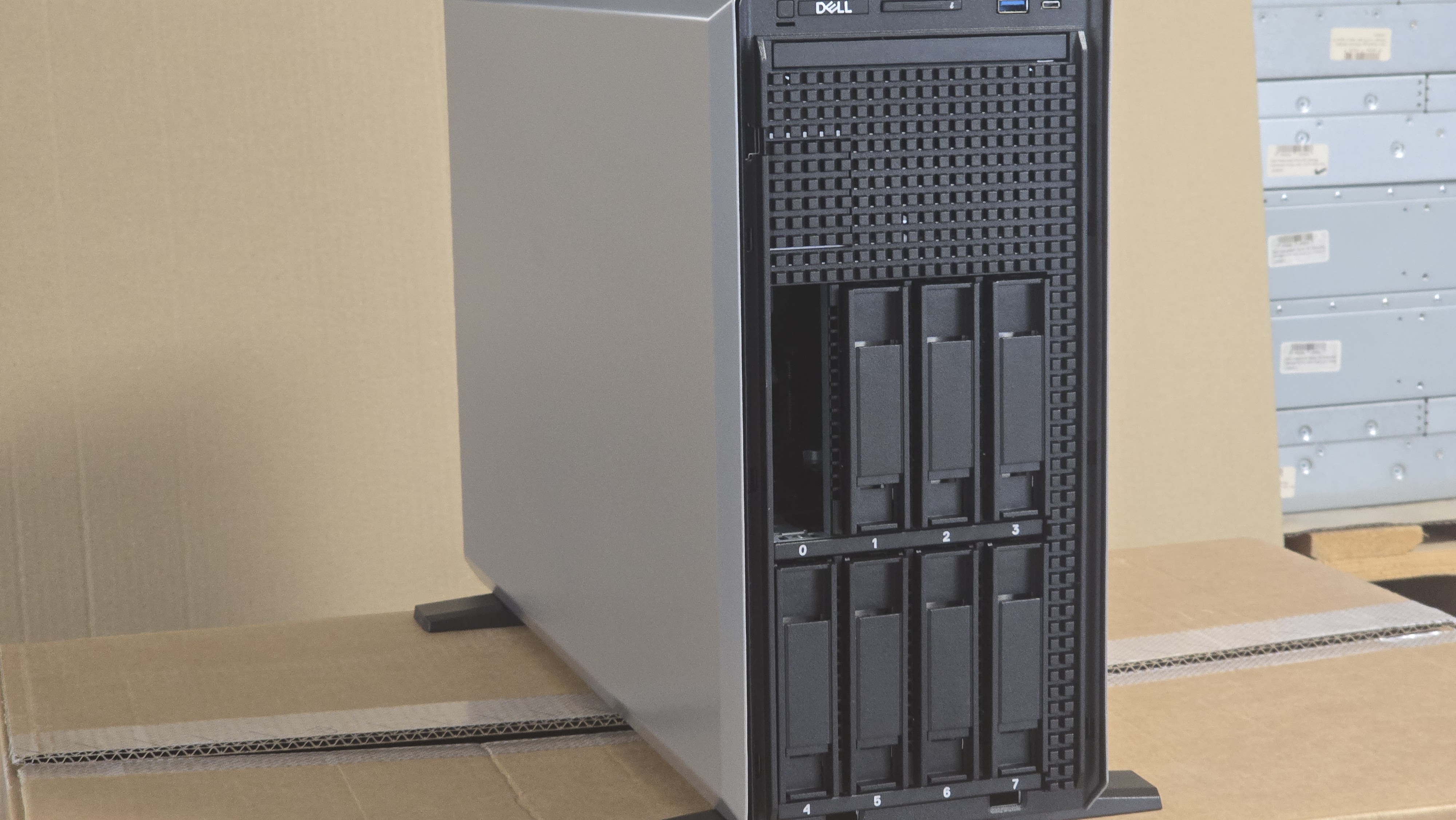 NEW DELL Poweredge T360 Xeon 6333P 3.1GHz 64GB RAM 8LFF 480GB SSD H355 RAID 3Y W 2