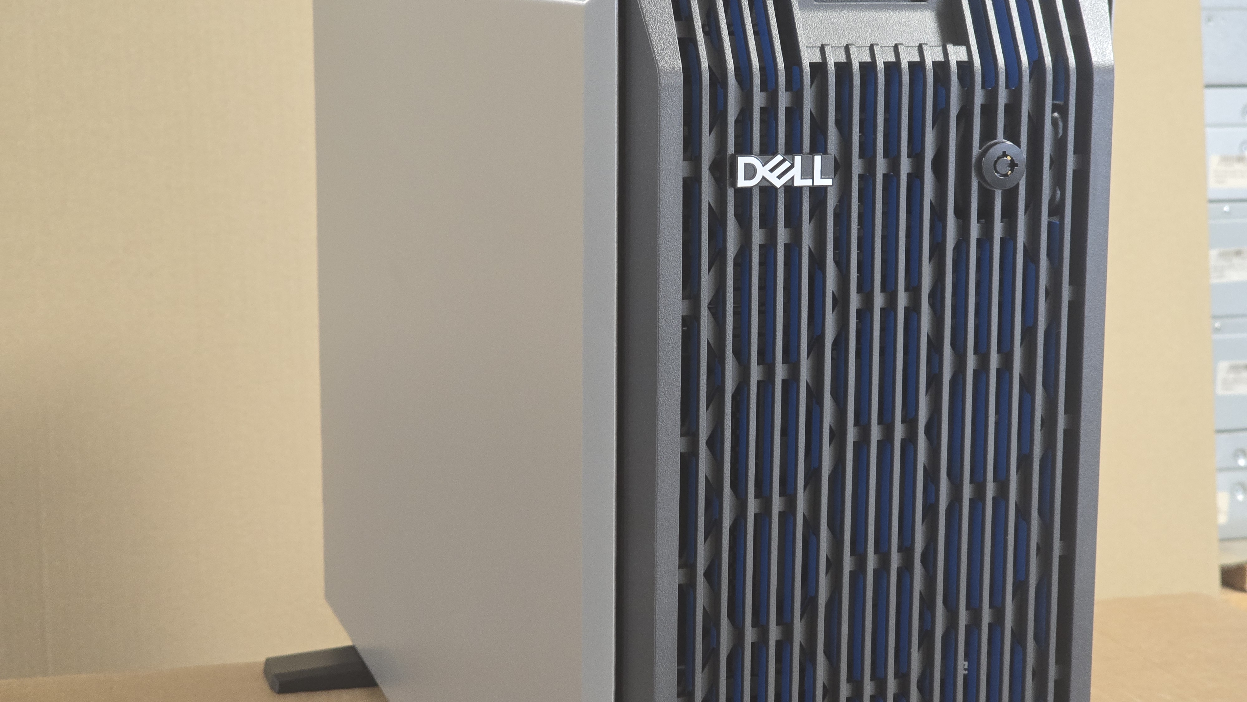 NEW DELL Poweredge T360 Xeon 6333P 3.1GHz 64GB RAM 8LFF 480GB SSD H355 RAID 3Y W 3