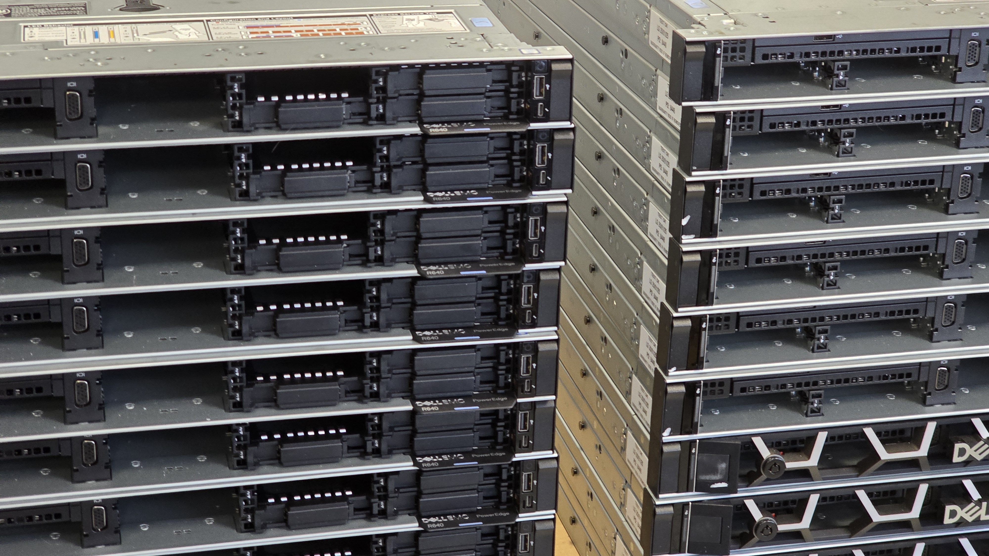Dell PowerEdge R640 2x Gold 6226 12Core 2.7GHz 64GB 8SFF H730 RAID 2x 25GbE 2PSU