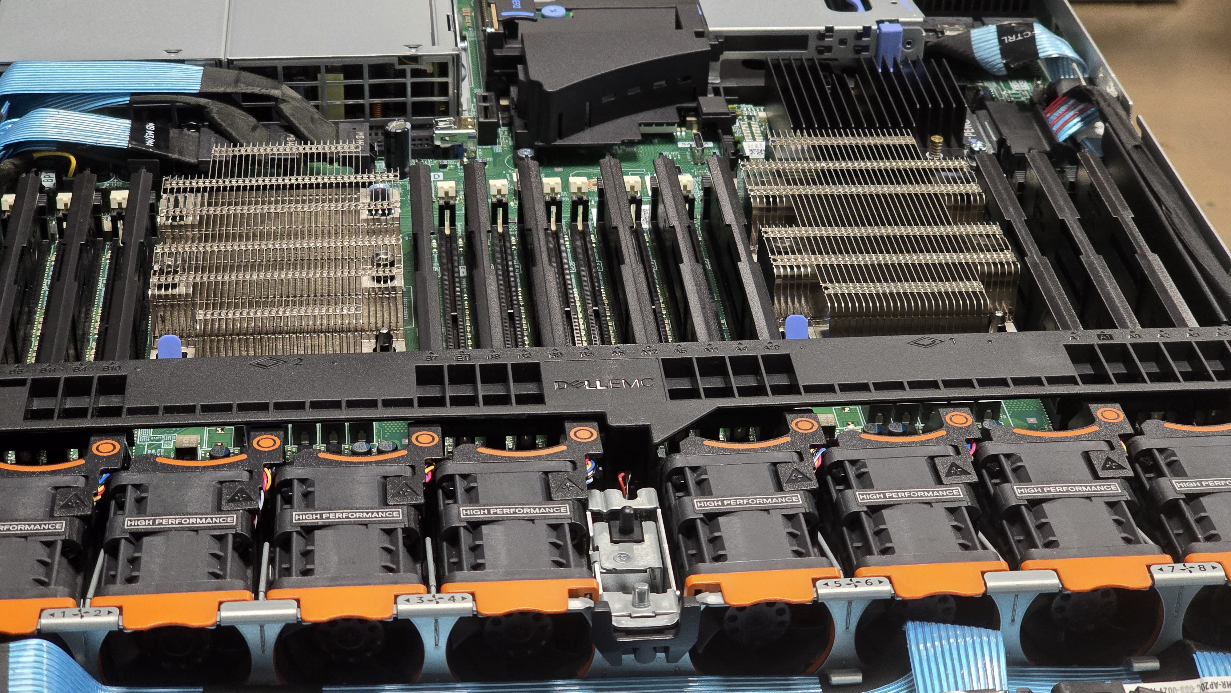 Dell PowerEdge R640 2x Silver 4110 8Core 2.1GHz 64GB 10SFF 8x NVMe U.2 H730 RAID 5