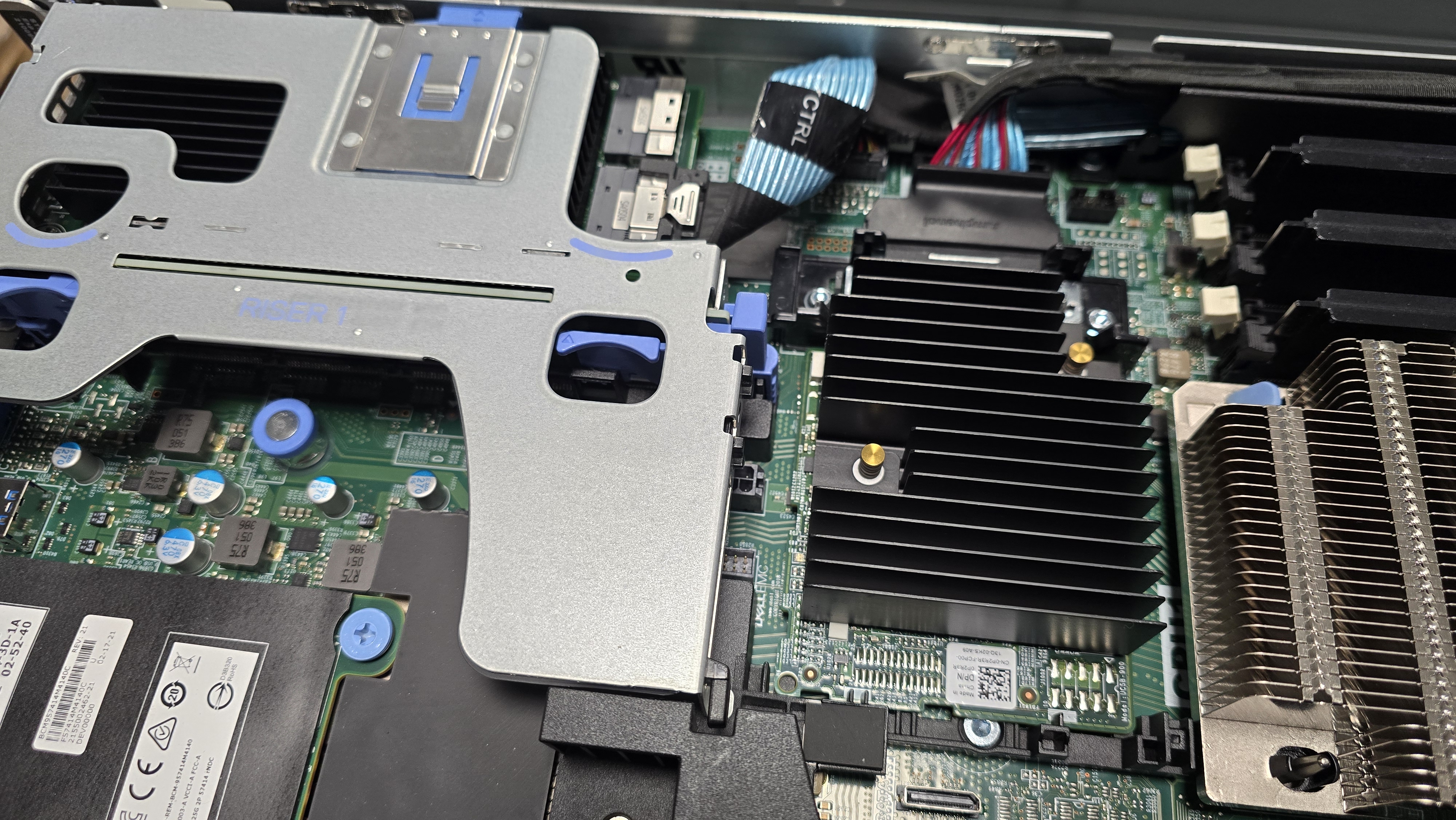 Dell PowerEdge R640 2x Silver 4110 8Core 2.1GHz 64GB 10SFF 8x NVMe U.2 H730 RAID 3