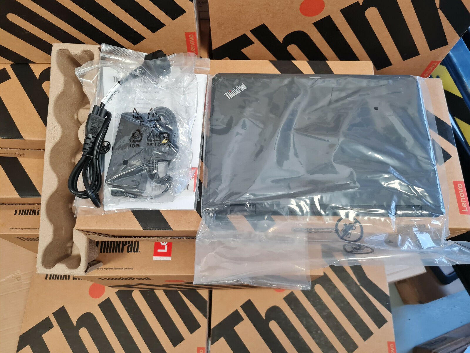 NEW Lenovo ThinkPad 11e Intel Core m3-7Y30 1.6GHz 4GB RAM 128GB SSD 11,6