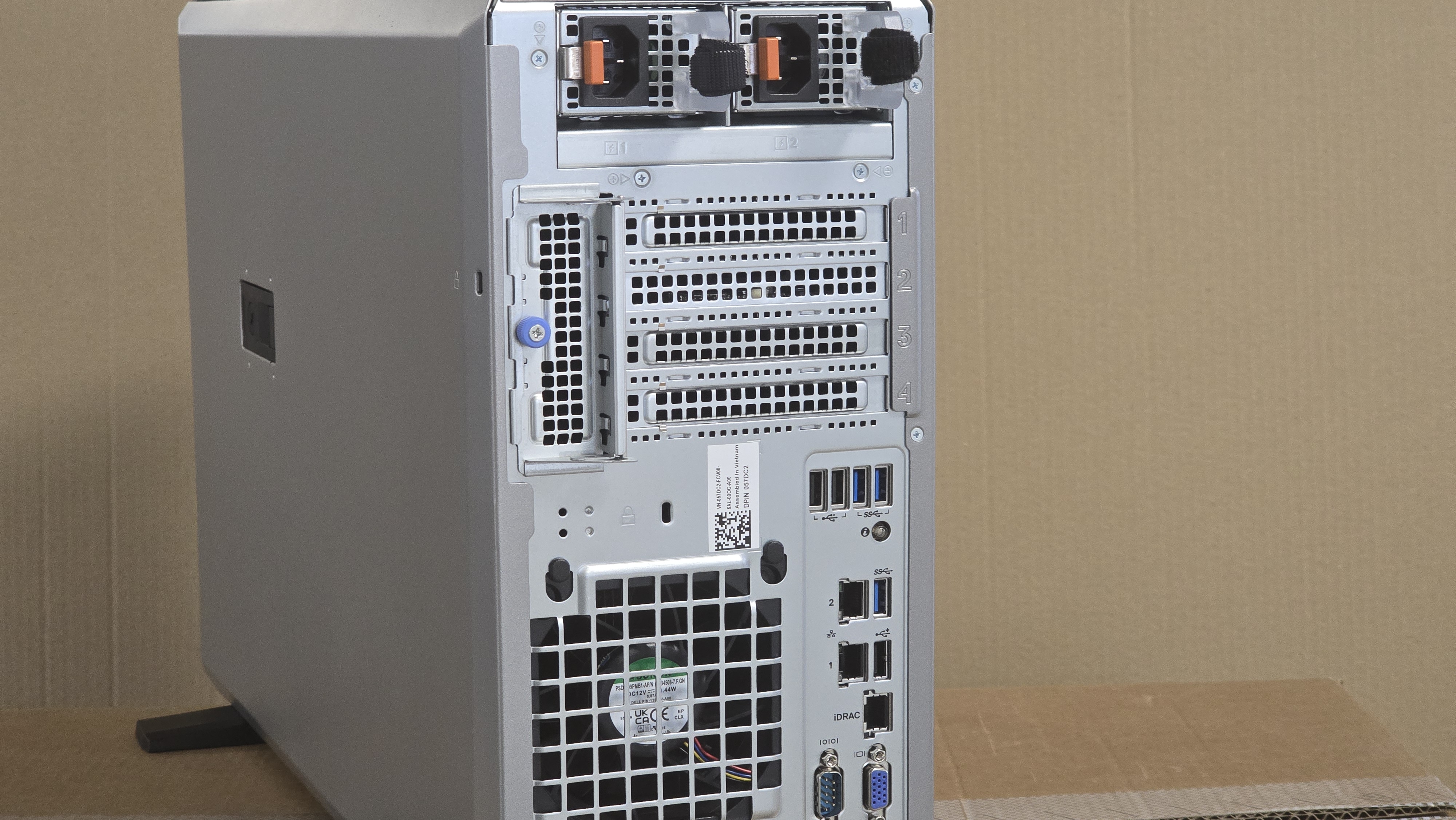 NEW DELL Poweredge T360 Xeon 6333P 3.1GHz 64GB RAM 8LFF 480GB SSD H355 RAID 3Y W 4