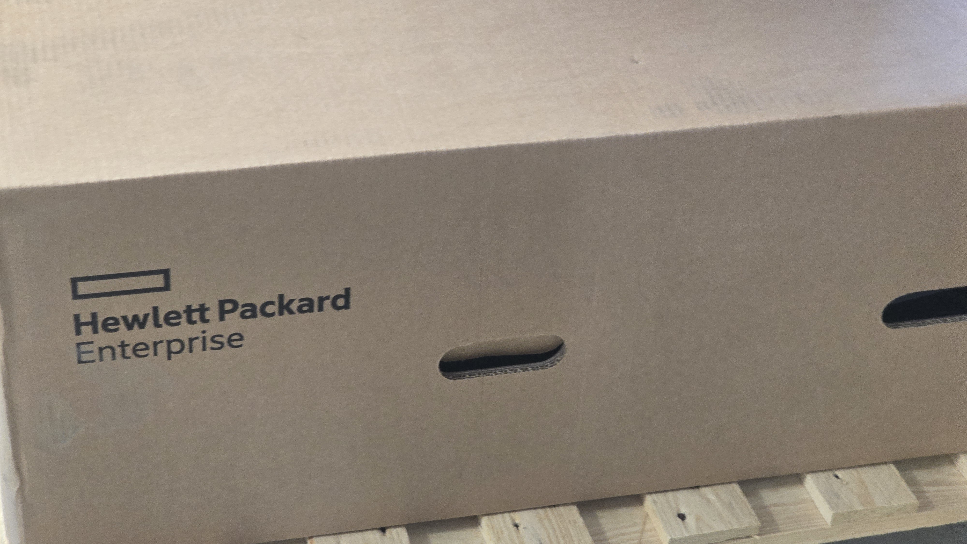 NEW HPE ML350 Gen12 Xeon 6515P 16Core 2.3GHz 64GB RAM 8SFF 2x 480GB SSD MR408i