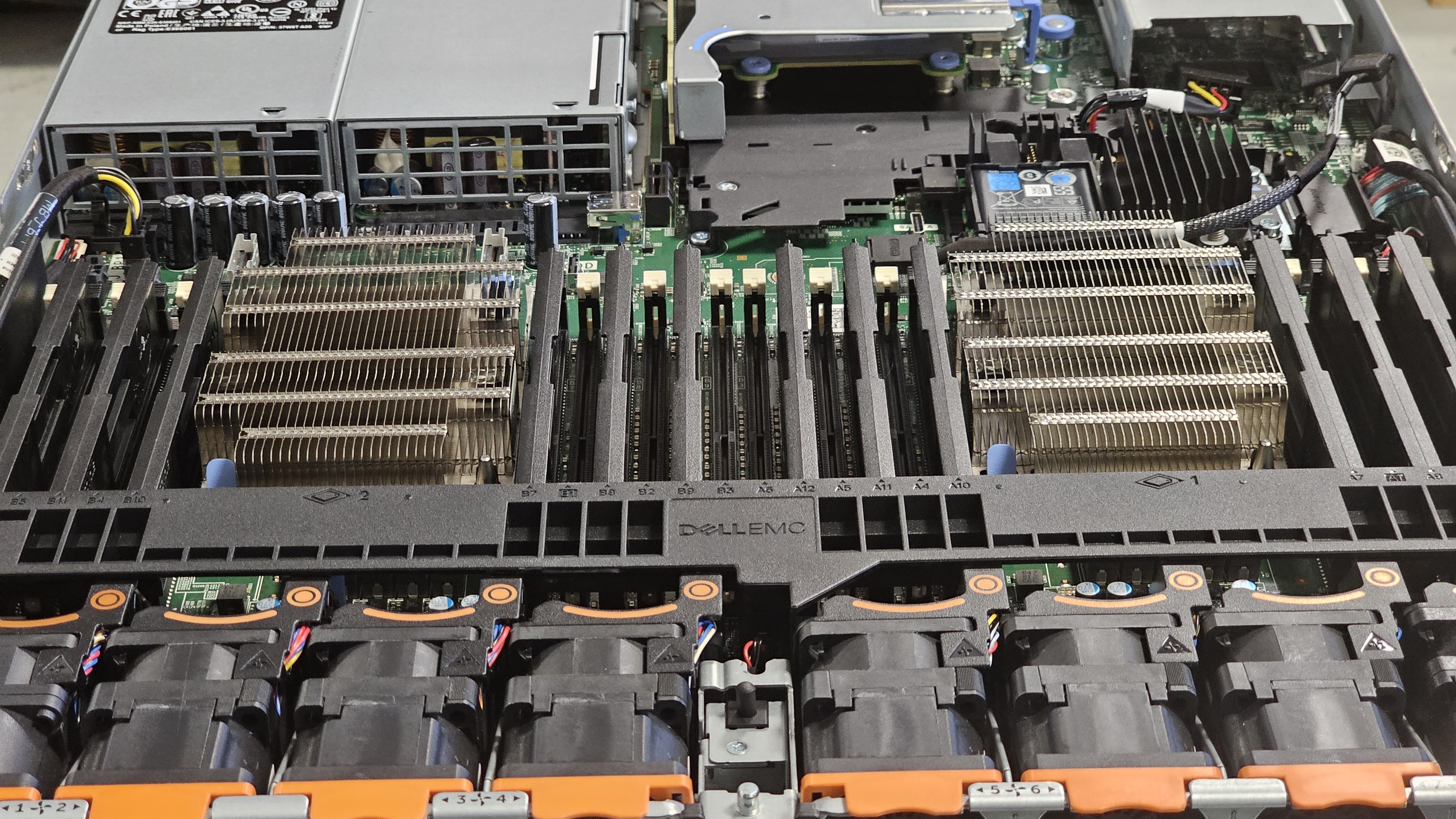 Dell PowerEdge R640 2x Gold 6254 18Core 3.1GHz 4LFF H730 RAID 2x 25Gb 2PSU 6
