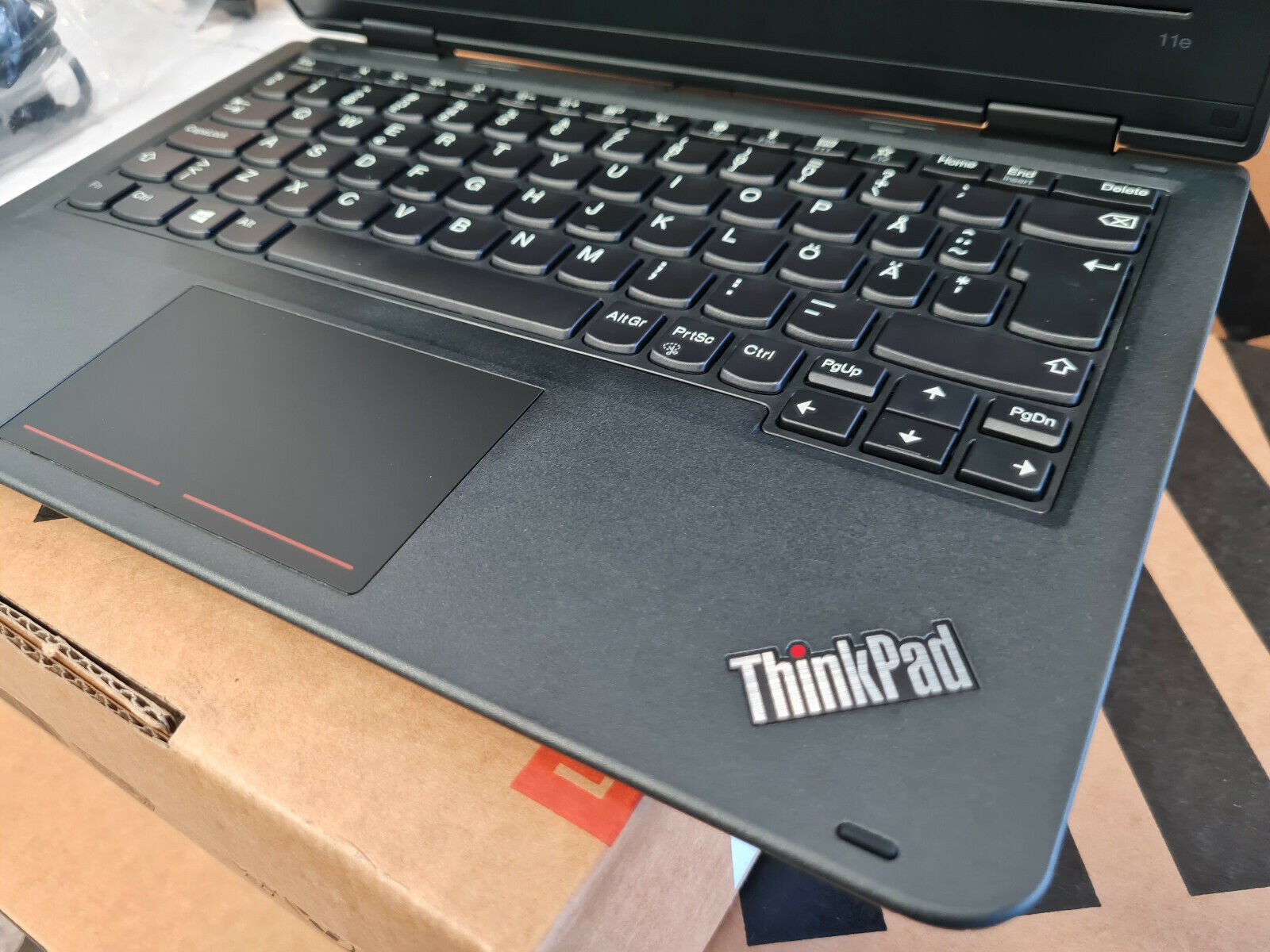 NEW Lenovo ThinkPad 11e Intel Core m3-7Y30 1.6GHz 4GB RAM 128GB SSD 11,6