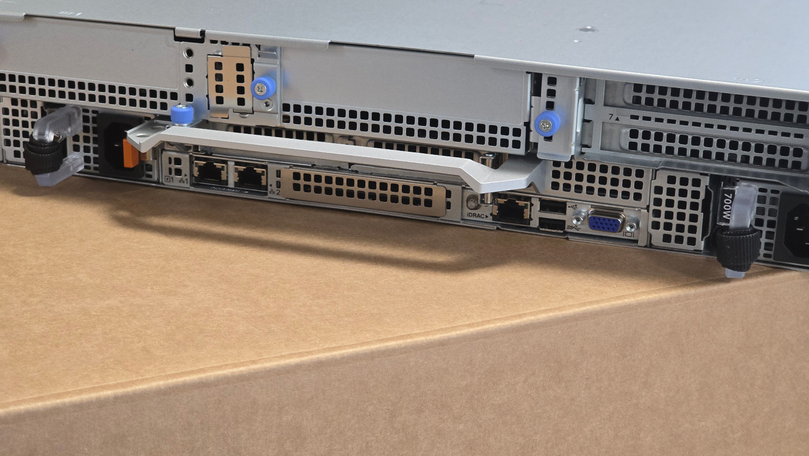 NEW DELL Poweredge 7615 AMD Epyc 9254 24C 2.9GHz 32GB RAM 8LFF 480GB H355 2PSU 5