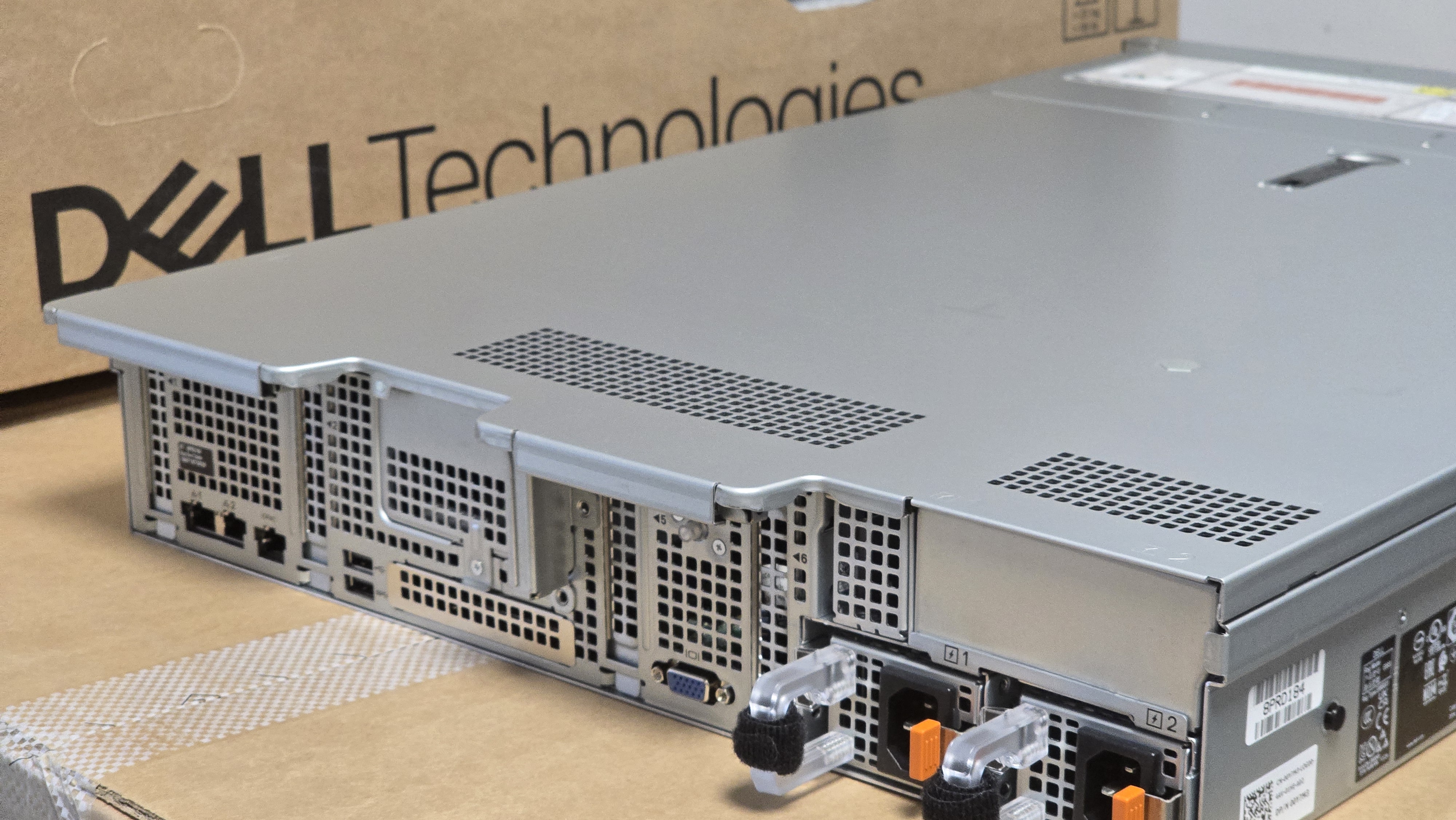 NEW DELL R760xs 2x Gold 5418Y 24C 2GHz 128GB RAM 12LFF HDD BAY H755 RAID 2PSU 3