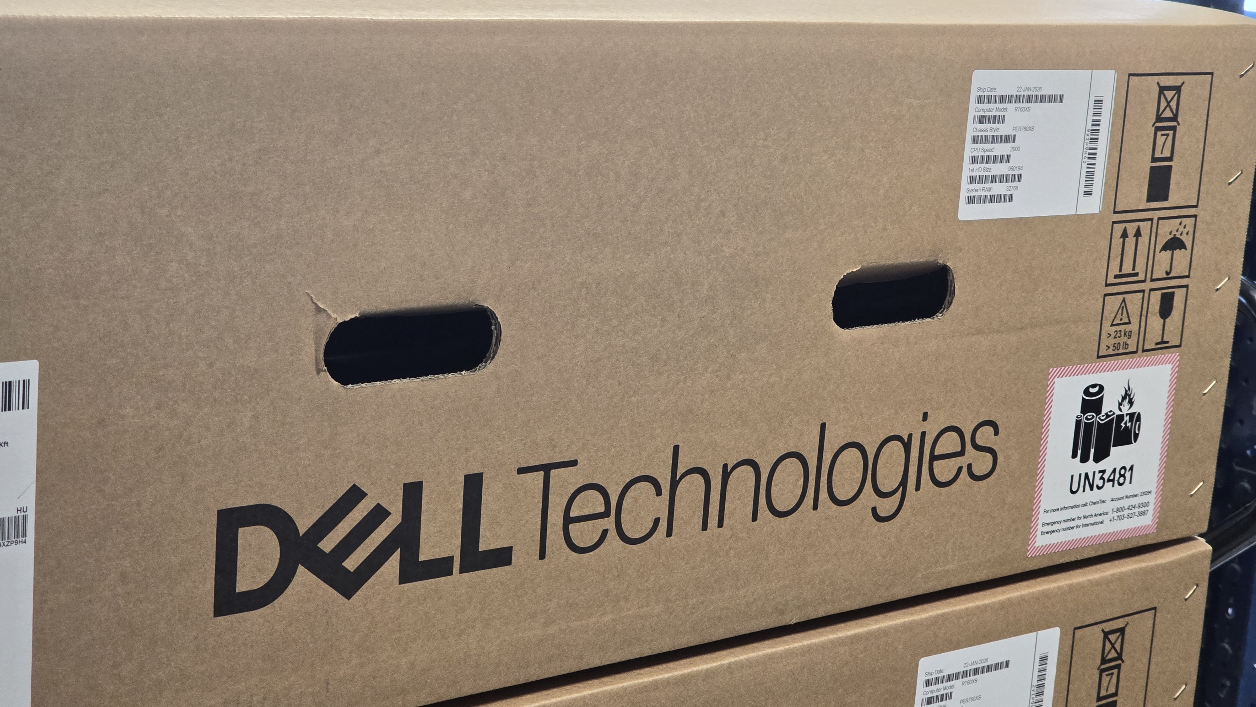 NEW DELL R760xs 2x Gold 5418Y 24C 2GHz 128GB RAM 16SFF HDD BAY H755 RAID 2PSU