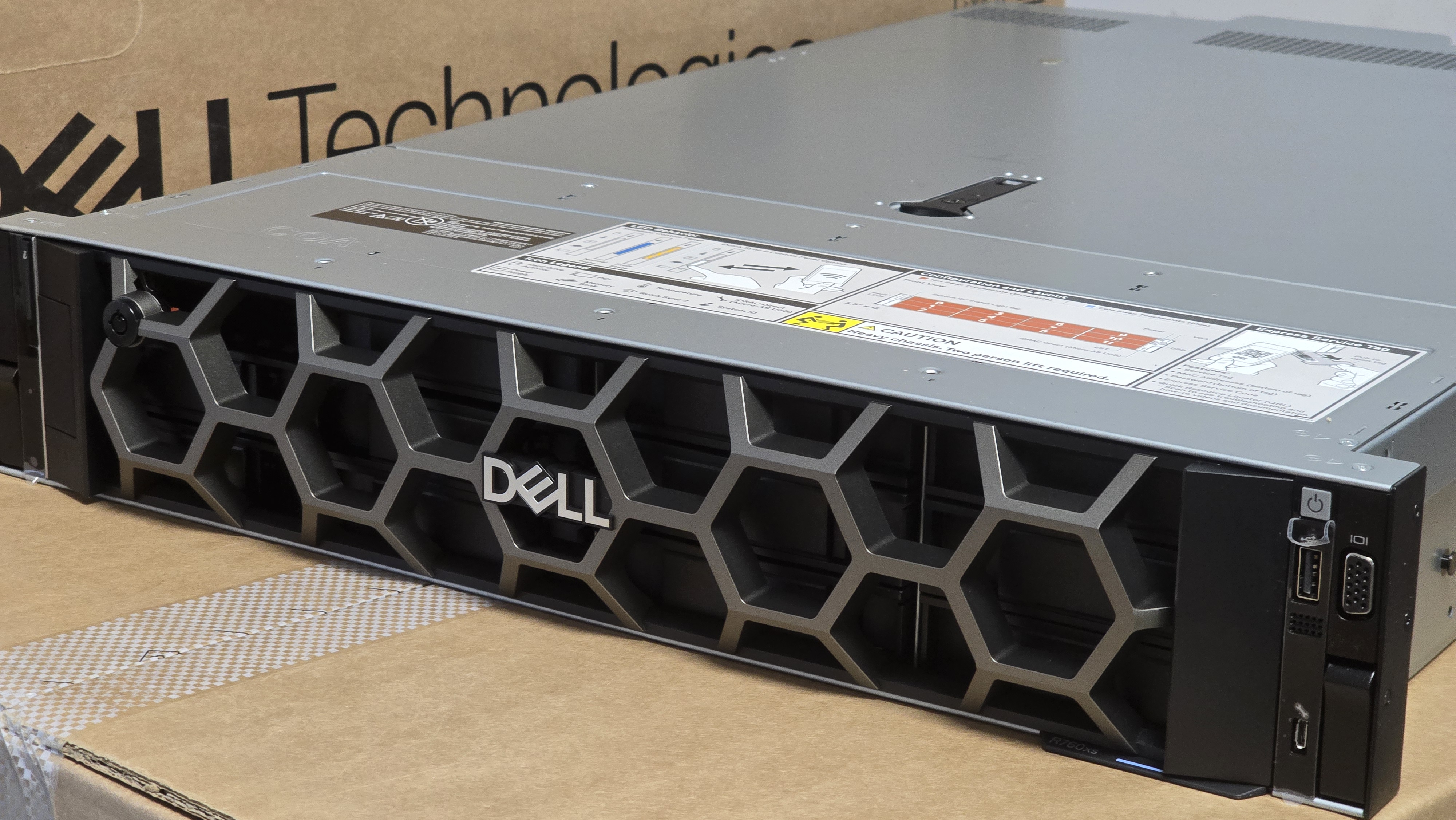 NEW DELL R760xs 2x Gold 5418Y 24C 2GHz 128GB RAM 12LFF HDD BAY H755 RAID 2PSU 2