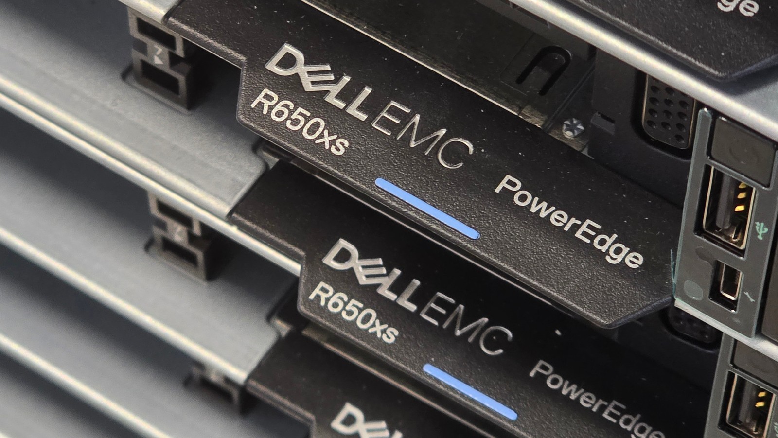 Dell PowerEdge R650xs 2x Gold 5320 26Core 2.2GHz 512GB RAM 8SFF H755 RAID 2PSU 2